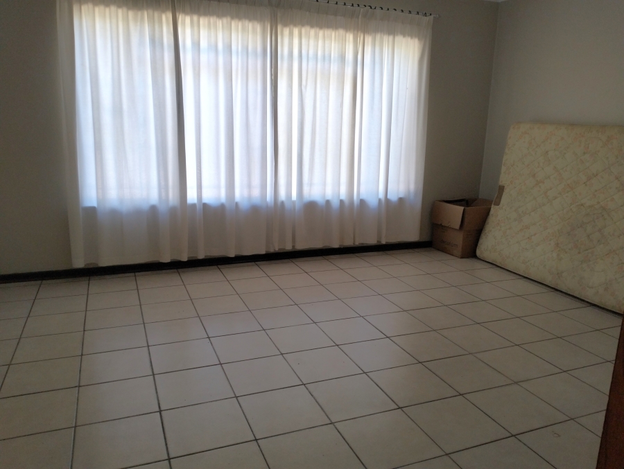 To Let 4 Bedroom Property for Rent in Hankey Eastern Cape
